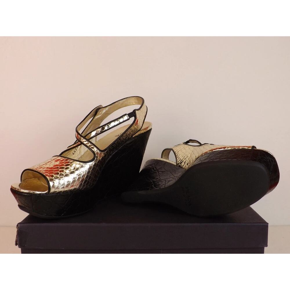 NIB PRADA 1K7394 LITE GOLD SNAKE PRINT LEATHER BLACK WEDGE PLATFORM SANDALS 40 - Picture 10 of 11